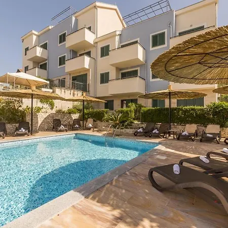 Livia Apartment *