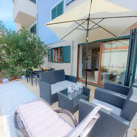 Livia Apartment *